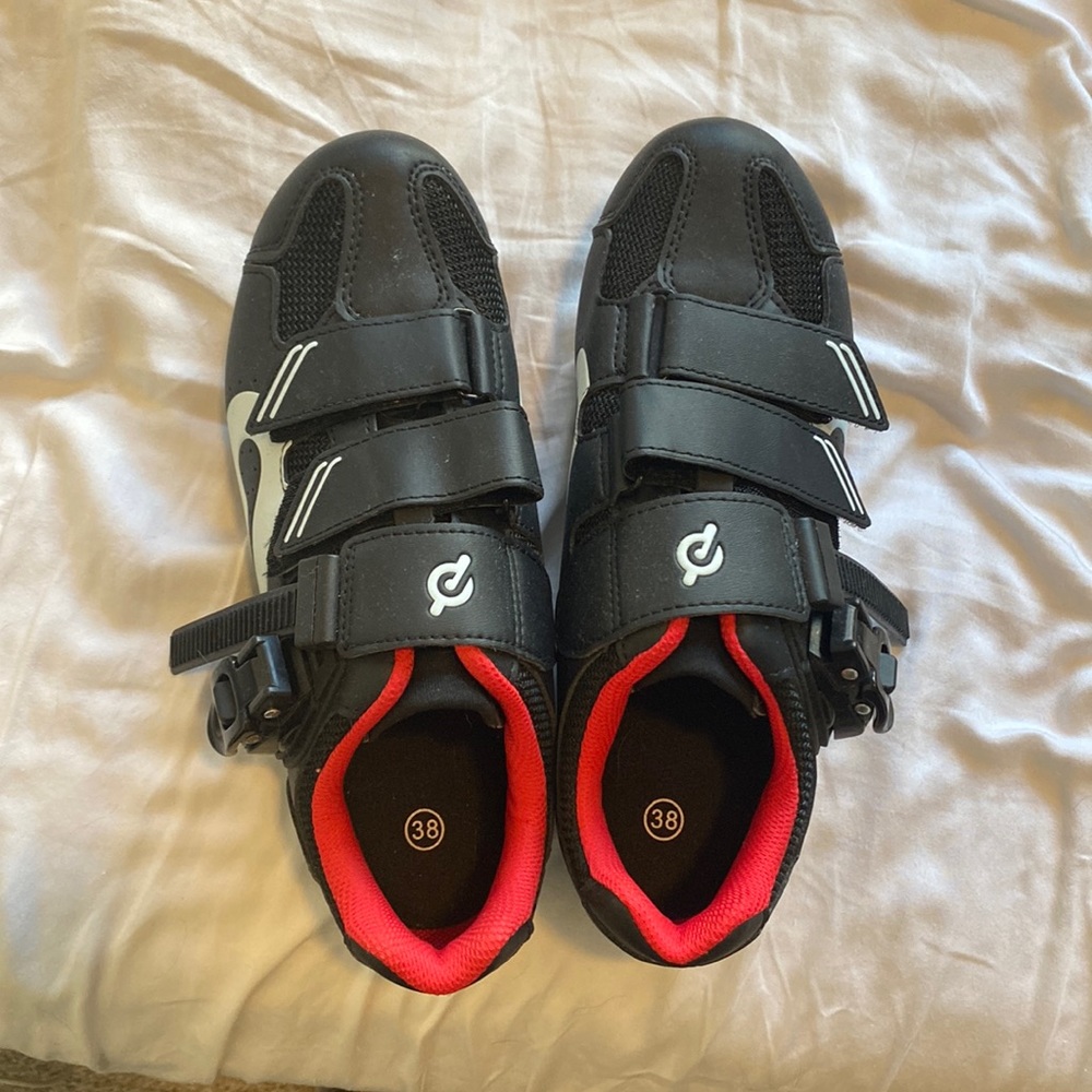 Peloton cycling shoes size 7